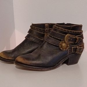 Corral Black Distressed Shortie P5101- 7.5